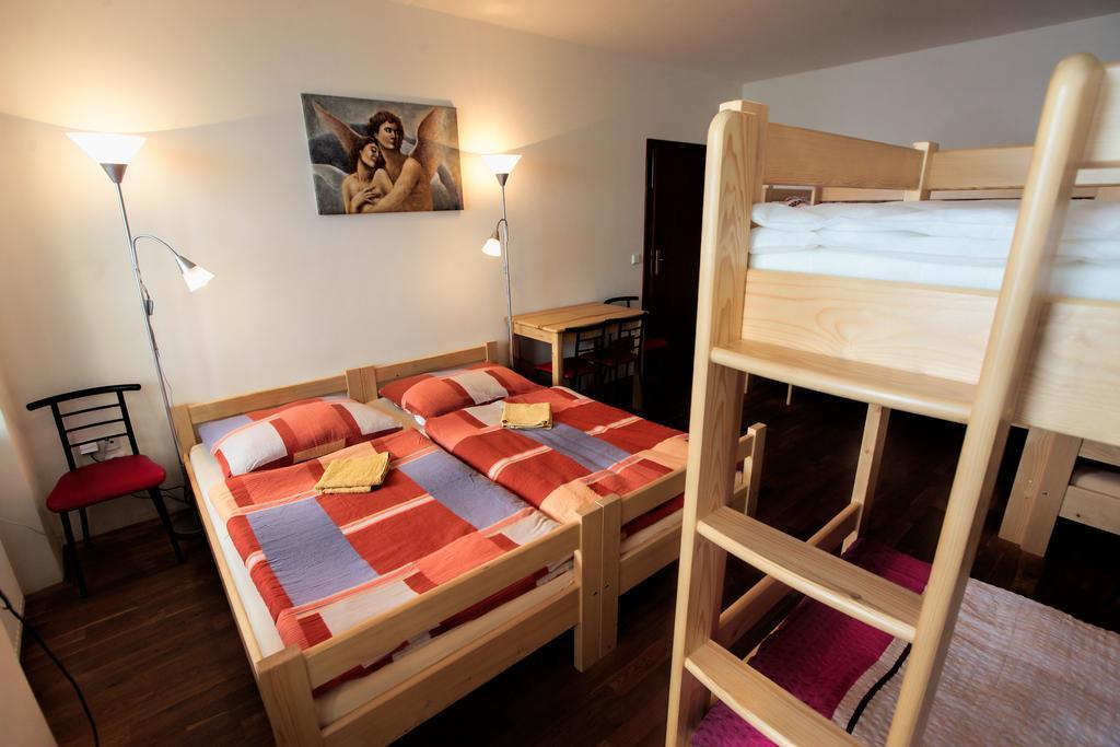 Hostel Singer Pub Ceske Budejovice Bilik gambar
